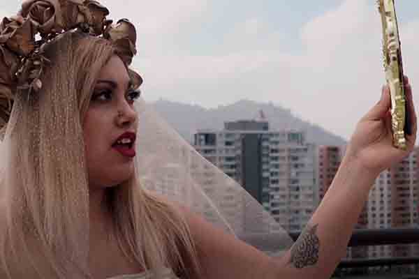 Reina Minerva estrena videoclip de “El Mundo a Mis Pies” y anuncia su primer LP
